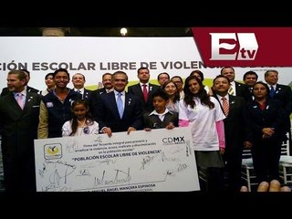 Miguel Ángel Mancera firma convenio para prevenir y erradicar el bullying / Vianey Esquinca