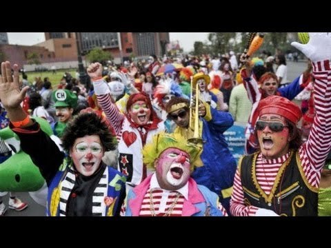 Payasos festejan su día en Perú / Clowns celebrate their day in Peru