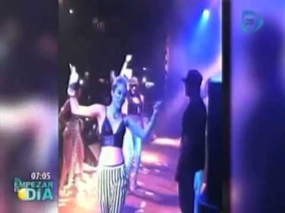 Provocador baile de Miley Cyrus / Provocative Dance Miley Cyrus