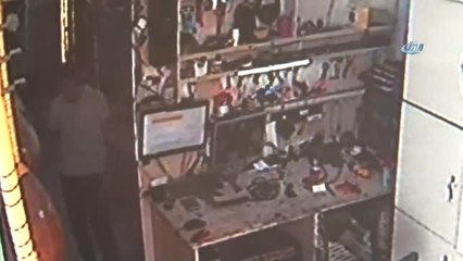 Bir Dakikalık Boşlukta Telefonu Böyle Çaldı