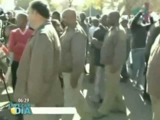 Nelson Mandela en estado crítico, sólo esperan el momento de su partida