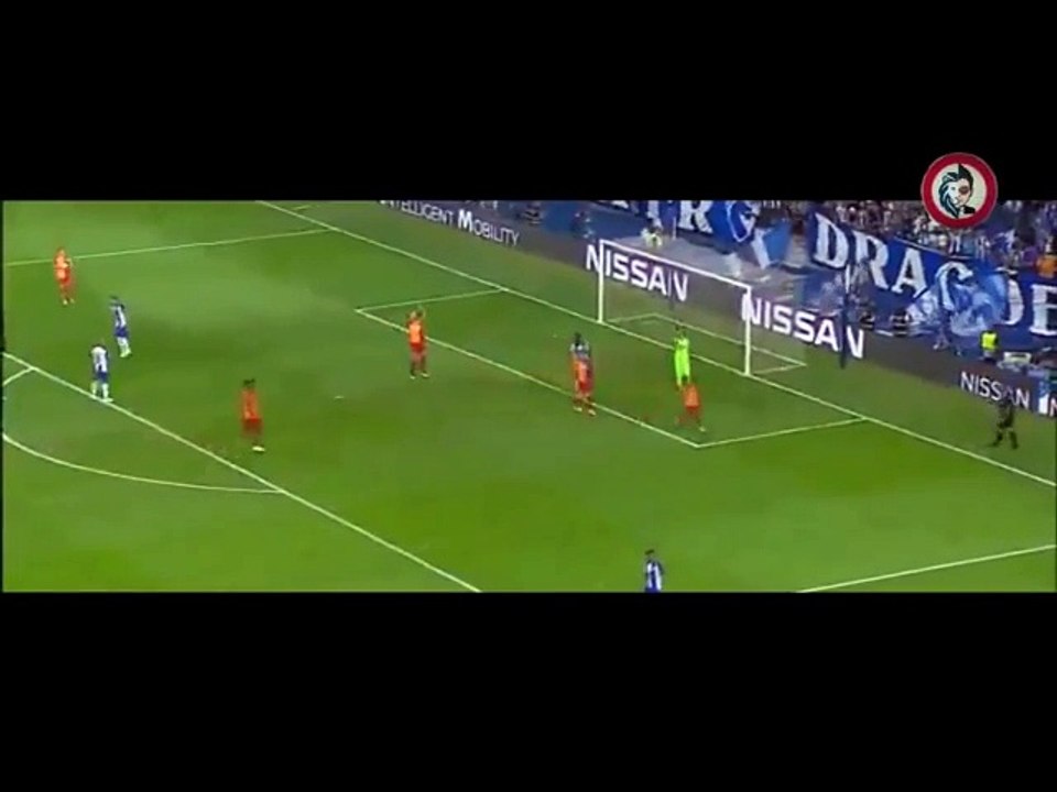 Magnifique reprise de volée de Y.B vs G..alat..asaray