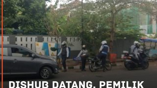 Dishub Datang, Pemilik Mobil Berlarian di Patal Senayan.Jangan parkir sembarangan yah :)