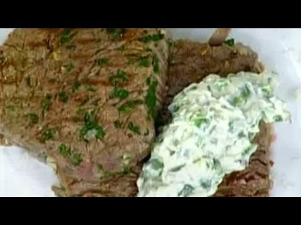 Receta de filete de res al grill con salsa de blue cheese y chile / Recipe of beef steak grilled