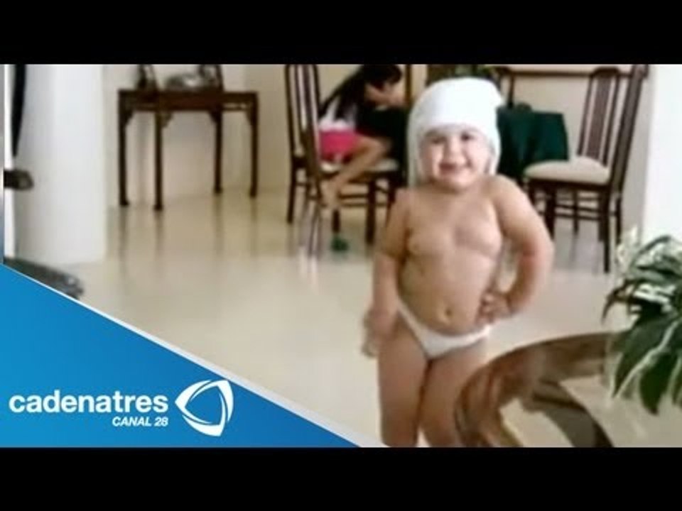 Bebé mueve las caderas mejor que Shakira / Mini Shakira mueve las caderas /Mini shakira hips move