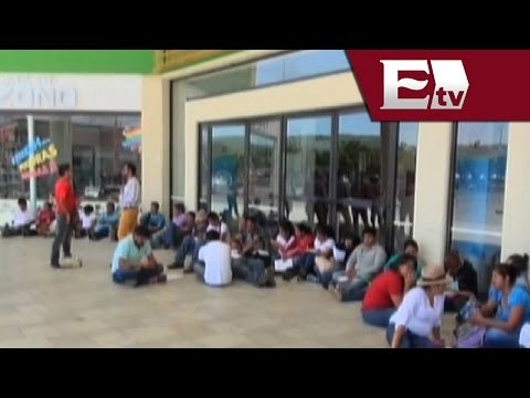 Maestros toman centros comerciales en Oaxaca / Titulares de la mañana