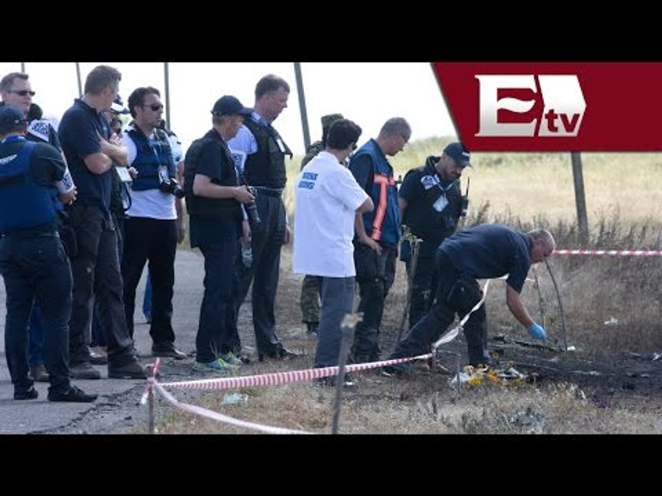Retiran cuerpos de avión malayo derribado en Ucrania/ Global