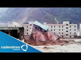 ¡Increíble video! / Chinos pescan en las calles / Mujer china queda atrapada