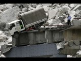 Impresionantes imágenes del desplome de un puente en China (VIDEO)