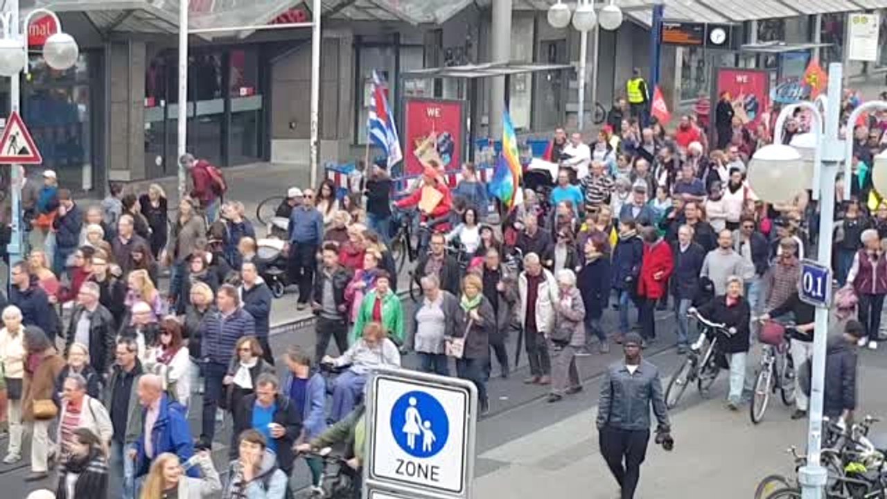 Irkçılığa Karşı 10 Bin Kişi Yürüdü- Birleşme Gününde Irkçılık Telin Edildi