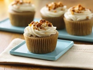 Download Video: Deliciosos Cupcakes de nuez y canela con betún de maple / Cupcakes de nuez