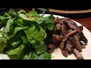 Receta de rib eye con ensalada de radicchio, pera y queso roquefort