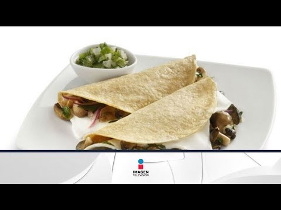 Quesadillas de queso brie con papaya y cebolla / Quesadillas brie with papaya and onion