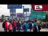 Maestros de la sección 22 bloquean vía al aeropuerto de Oaxaca / Vianey Esquinca