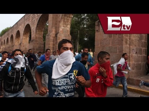Normalistas de Michoacán protestan contra examen docente / Excélsior informa