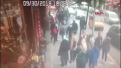 Polisten kaçan şüpheli kaldırımdaki yayaları ezdi