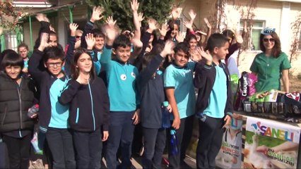 Çocuklar hayvan dostlarını yalnız bırakmadı