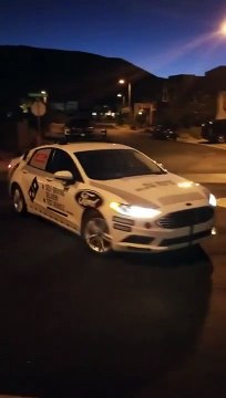 Se faire livrer des pizzas par une voiture autonome sans chauffeur ! Bienvenu dans le futur...