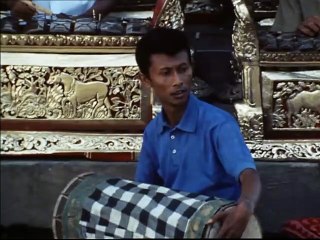 David Attenborough - Törzsi Kincsek - 08 A Déli Nap