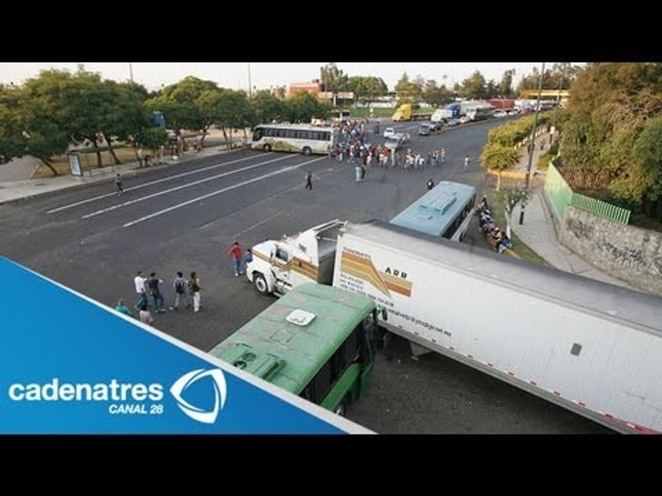 Comerciantes y transportistas bloquean las salidas de Michoacán