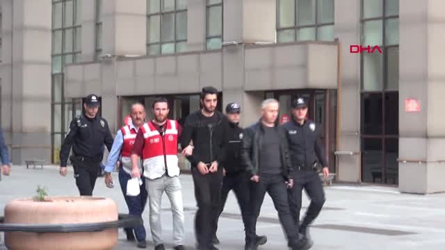 Dövdüğü Kız Arkadaşı İçin Adam Bıçaklamış