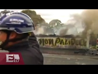 Incendio en depósito de llantas en Calzada Zaragoza, DF/ Comunidad