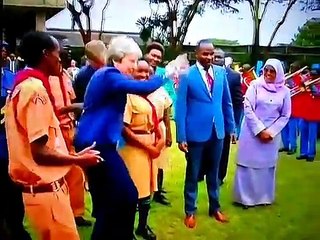 A premiê britânica Thereza May _Adora uma dancinha dos famosos_