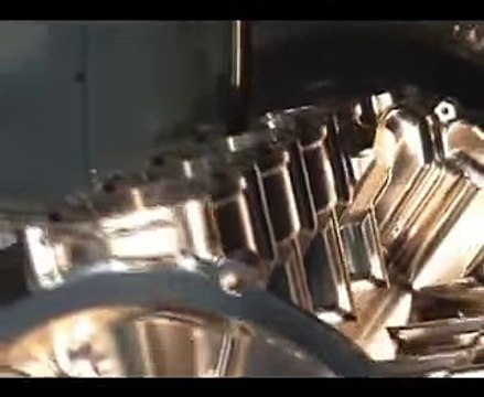 VÍDEO: 1 minuto hipnotizado, así se esculpe un bloque de cuatro cilindros de aluminio