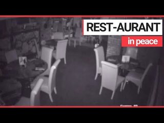 Télécharger la video: Spooky Bubbles Blown Across DESERTED Restaurant! | SWNS TV