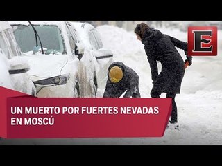 La "nevada del siglo" paraliza las calles de Moscú