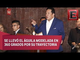 Gustavo Adolfo Infante recibe el premio "México en tus Manos"