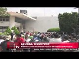 Manifestantes incendian Palacio de Gobierno de Iguala, Guerrero / Andrea Newman