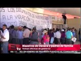 Maestros y padres de familia toman oficinas en Oaxaca / Vianey Esquinca