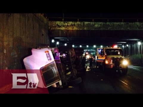 Reporte Nocturno: trailer se vuelca en Eje Central Lázaro Cárdenas / Vianey Esquinca