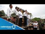 Peña Nieto recorre Coyuca de Catalán para supervisar labores de limpieza; cancela visita a Singapur