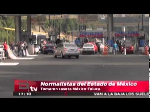 Normalistas toman caseta de Tenería en apoyo a Ayotzinapa / Andrea Newman