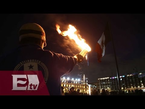 Realizan mitin en el Zócalo por normalistas de Ayotzinapa / Paola Virrueta