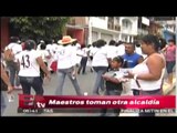 Maestros toman alcaldía en Guerrero / Vianey Esquinca