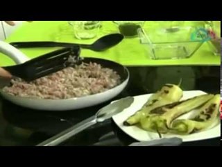 Video herunterladen: Cómo preparar chiles de agua rellenos / Receta chiles relleno