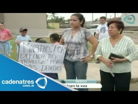 Padres de familia alzan la voz y exigen que los maestros regresen a dar clases