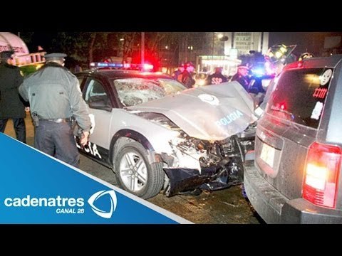 Policías se quedan dormidos y chocan en Insurgentes