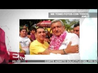 Me tomo fotos con todos; pude tomarme una con Abarca: AMLO / Paola Virrueta
