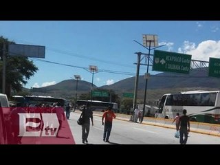 Maestros de la CETEG bloquean la autopista del Sol / Nacional