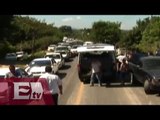 Maestros y normalistas bloquean carreteras de Guerrero / Vianey Esquinca