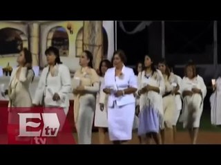 Realizan oración colectiva por normalistas de Ayotzinapa / Vianey Esquinca