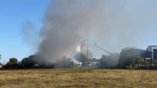 Incendie dans la zone artisanale de Saint-Berthevin, en Mayenne