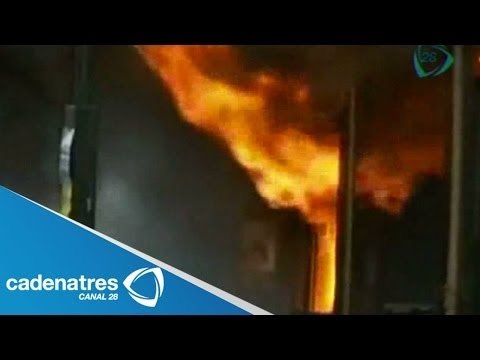 Bomberos se salvan por cuestión de segundos de una explosión