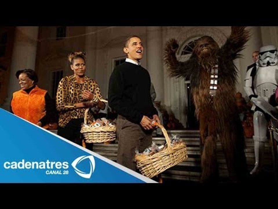Barack Obama celebra Halloween abriendo la Casa Blanca