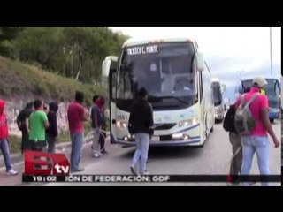 Normalistas instalan retenes para "ordeñar" autobuses / Excélsior Informa