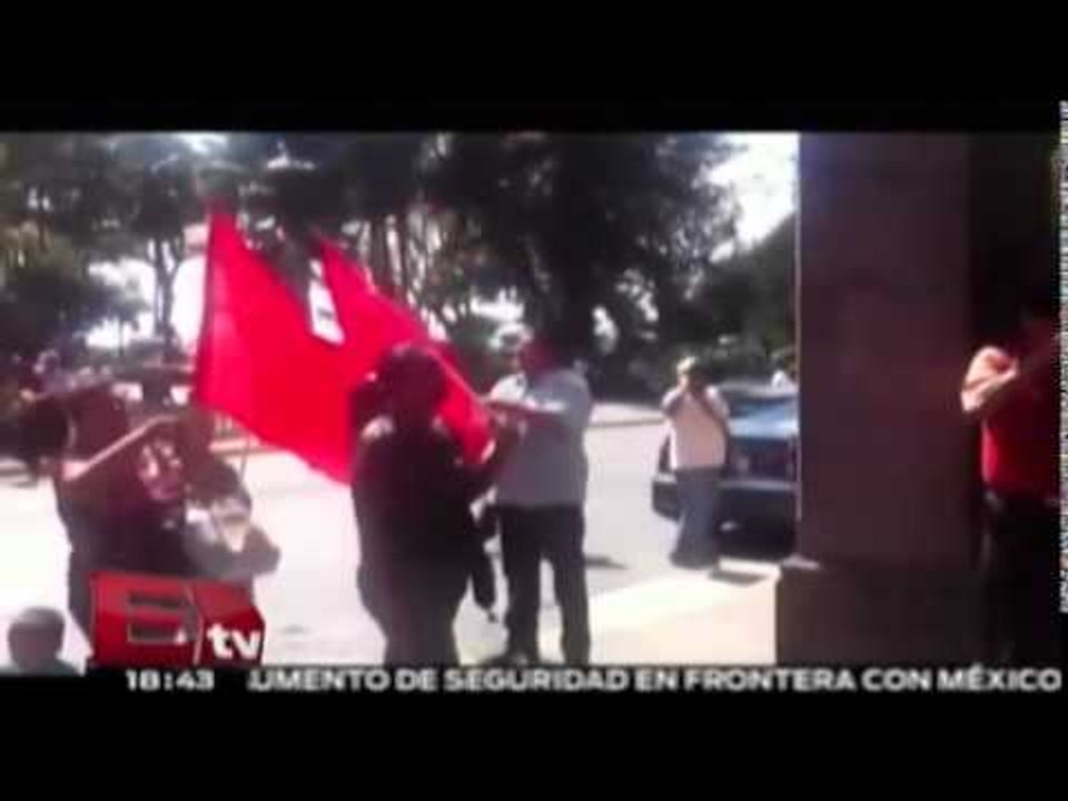 Al grito de "asesino" corren al senador Alejandro Encinas de Xalapa / Nacional